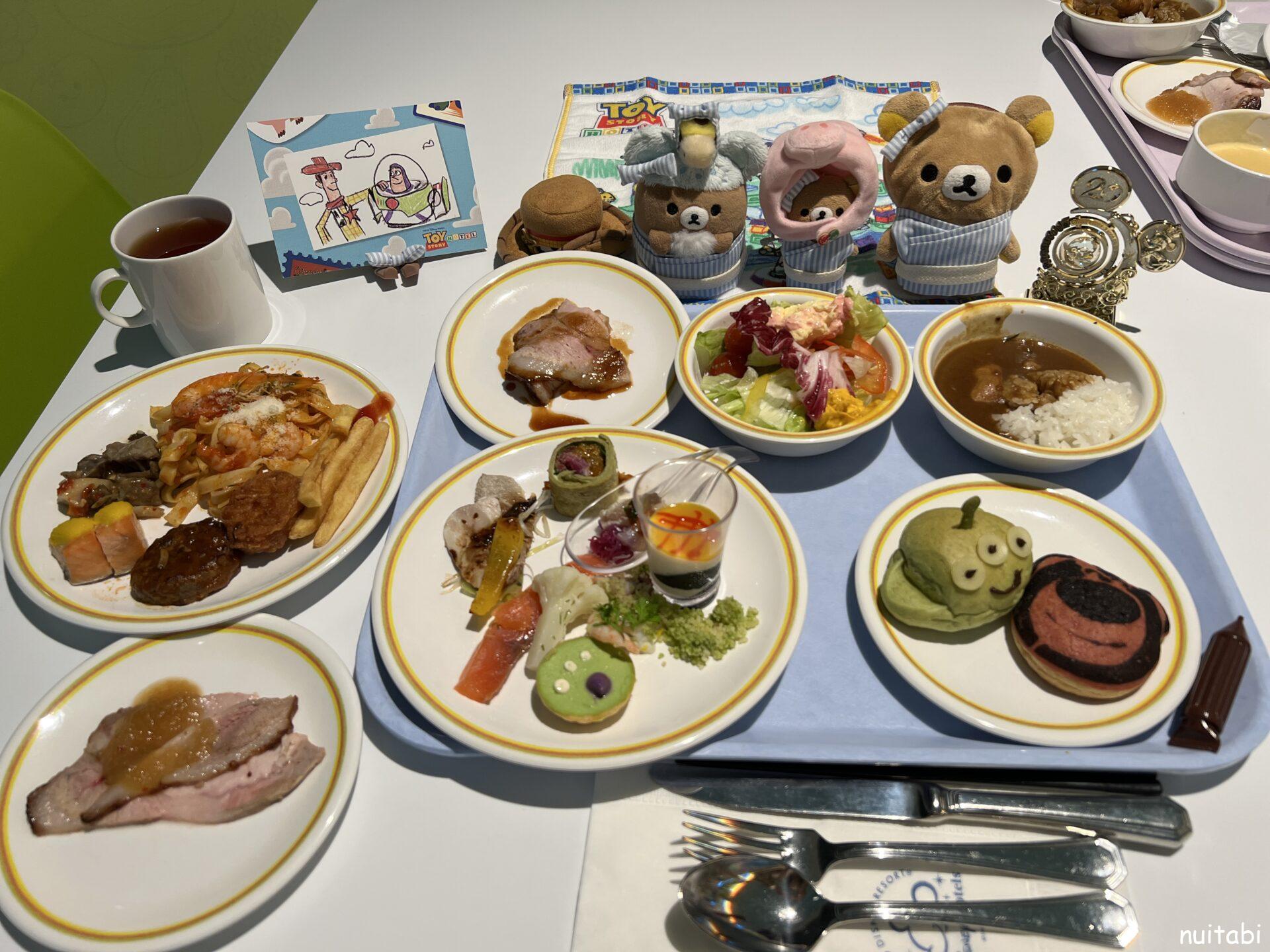 トイストーリーホテル ロッツォ ガーデンカフェの夕食 ８月ディズニー４泊５日の旅 ぬいたび